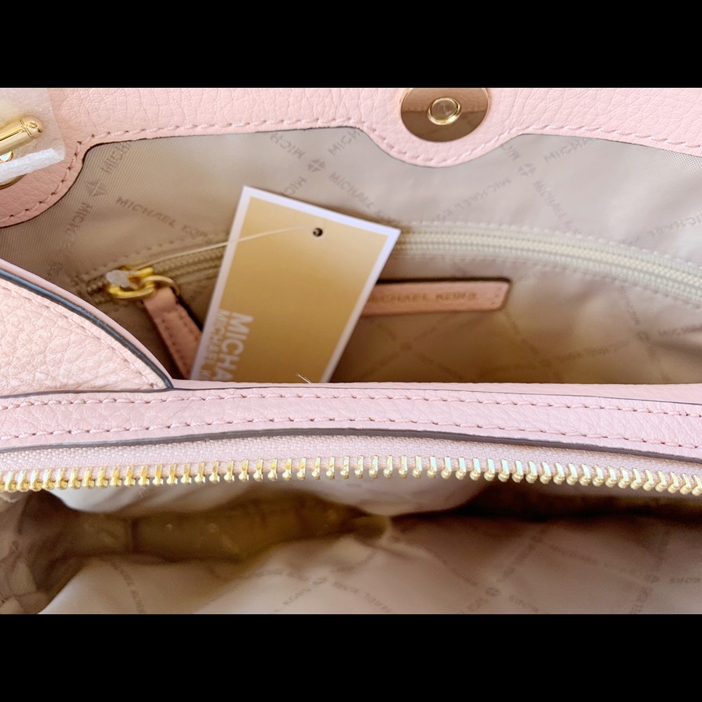 Gaby’sBags👜💕-NWT Michael Kors Tote Pink studded - Picture 7 of 8